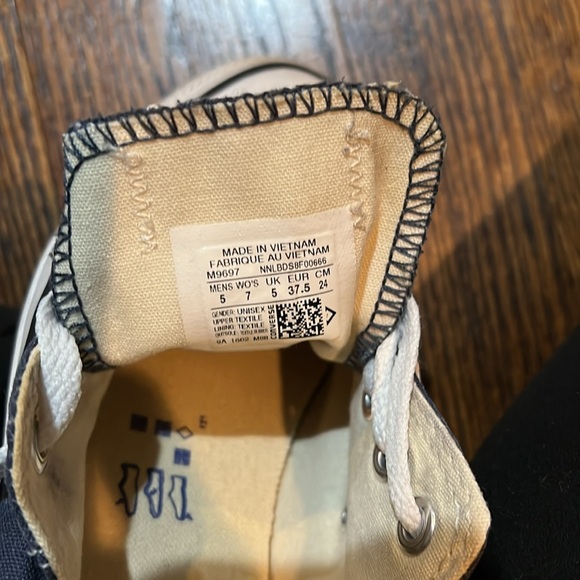 Converse All Star navy low top size 7 women’s/5 mens - Picture 3 of 4